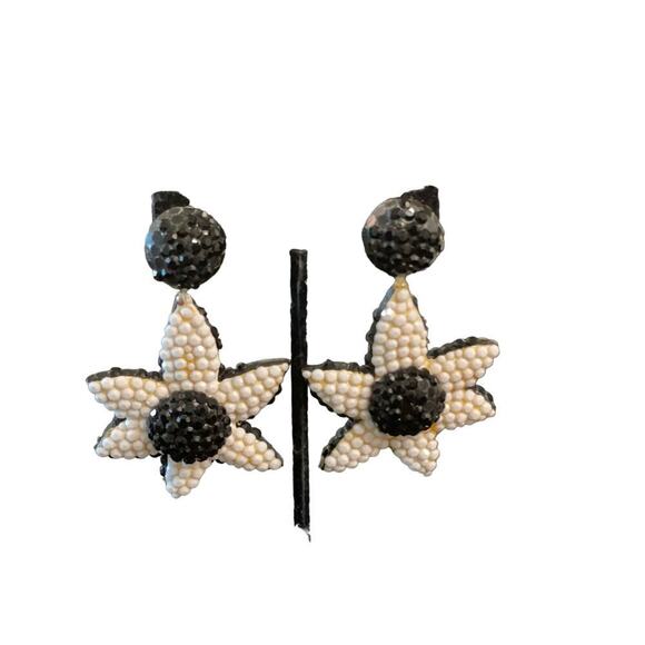 Earrings flower jet black & white  on ivory base clip 3”by 2” - Picture 1 of 2